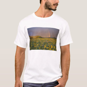 Camiseta Prado de flores silvestres espectacular al amanece