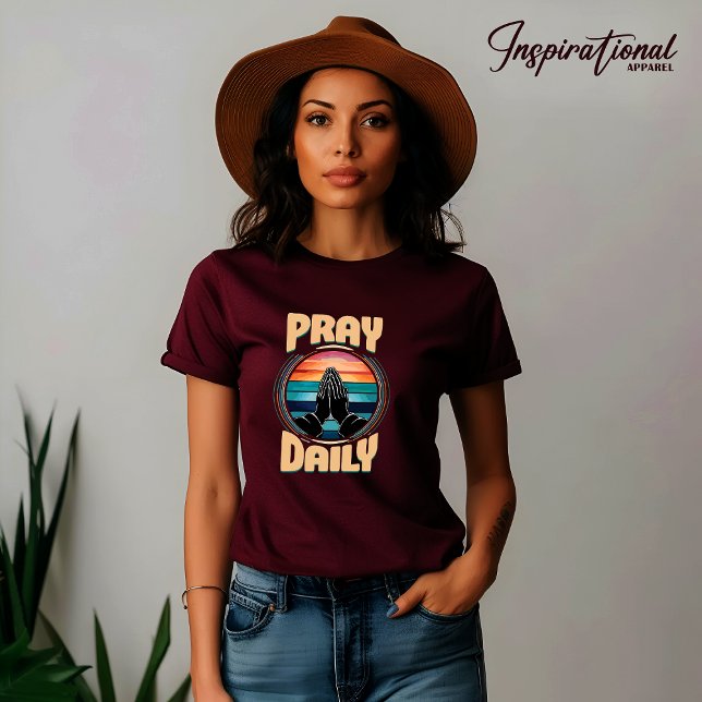 Camiseta Pray Daily T-Shirt (Female Model Maroon Pray Daily T-Shirt)