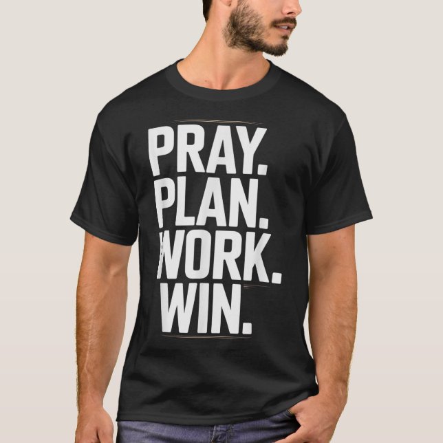 Camiseta Pray Plan Work Win- Faith Hustle Christian Motivat (Anverso)