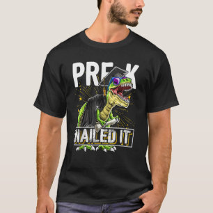 Camiseta Pre K Nailing It Rex Dinosaur Graduation Cap Gown