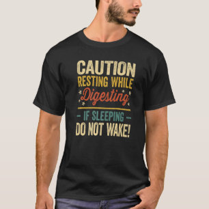 Camiseta Precaución Al Descifrar Si Dormen N