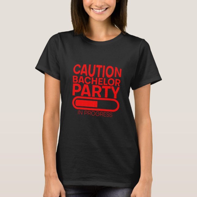 Camiseta Precaución Fiesta de Soltero en Curso       (Anverso)