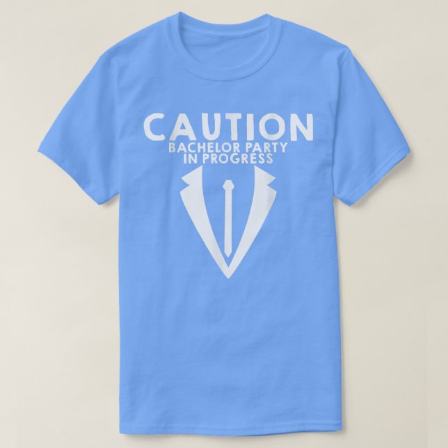 Camiseta Precaución Fiesta de Soltero en Curso --  (Diseño del anverso)