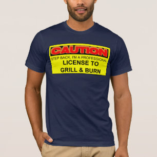 CAMISETA PRECAUCIÓN: LICENCIA DE ASAR A LA PARRILLA Y DE