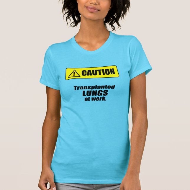 Camiseta Precaución - MONTES trasplantados en el trabajo (Anverso)