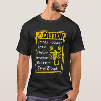 Camiseta Precaución por Rótulo zodiaco Soy un hombre escorp