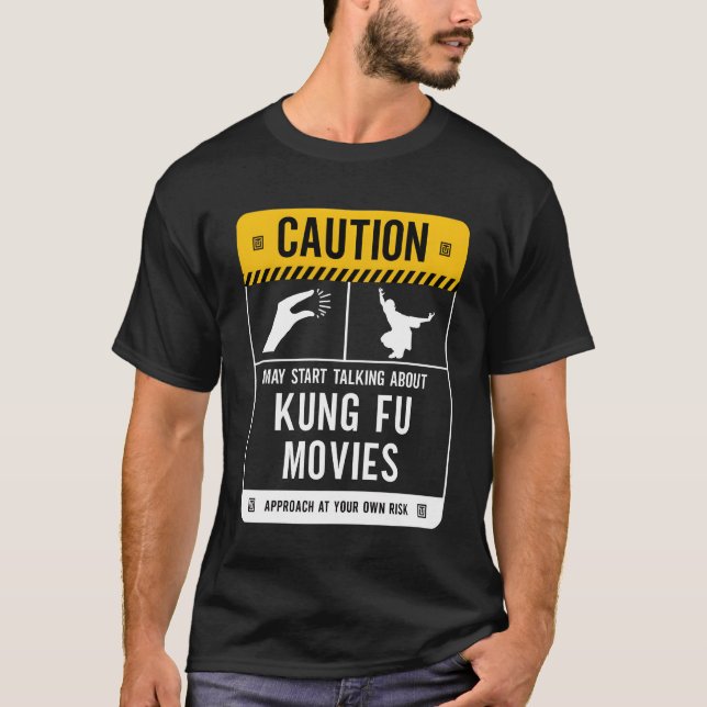 Camiseta Precaución puede causar asombro por Kung Fu Movies (Anverso)