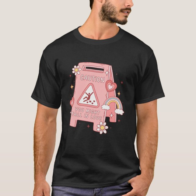 Camiseta Precaución Que Podrías Caer En El Amor Retro Funny (Anverso)