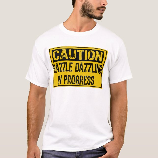 Camiseta Precaución Rótulo-Razzle Dazzles En Progreso-Bk/Yl (Anverso)