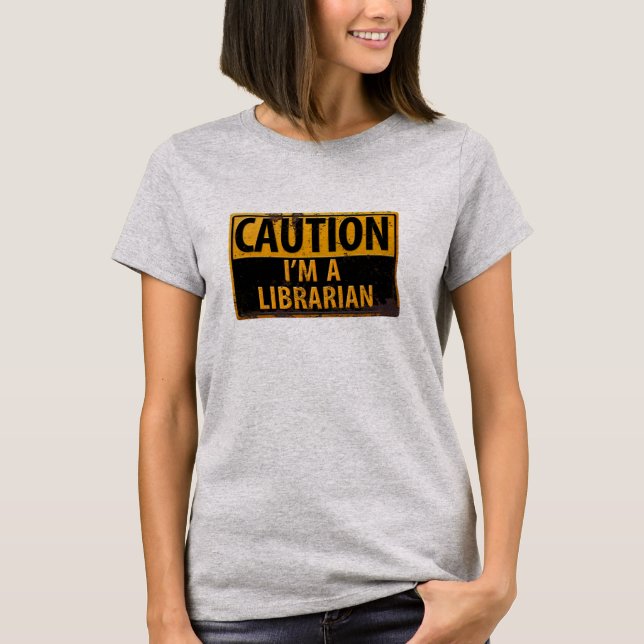 Camiseta PRECAUCIÓN Soy bibliotecario - Signo de advertenci (Anverso)