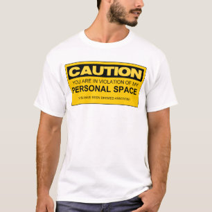 CAMISETA PRECAUCIÓN USTED ESTÁ CON VIOLACIÓN DE MI ESPAC