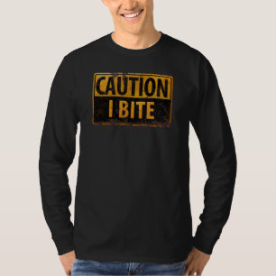 Camiseta PRECAUCIÓN - YO BORDO el oxidado signo de adverte
