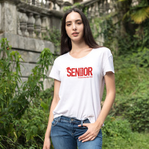 Camiseta Precedentes rojos con tapón de graduación