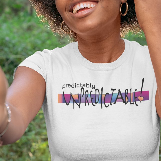 CAMISETA PREDECIBLEMENTE IMPREDECIBLE COLORIDO A LA LUZ (Subido por el creador)
