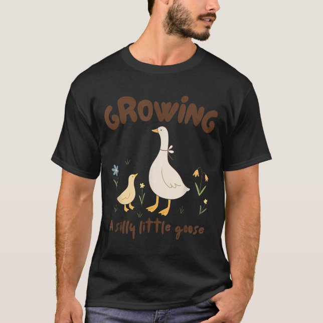 Camiseta Pregnancy Announcement Mom Growing A Silly Little  (Anverso)