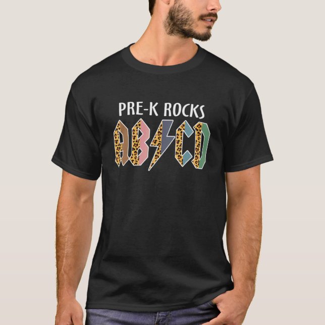 Camiseta Prek Rocks Maestra Abcd Abcd Rocea De Vuelta A La  (Anverso)