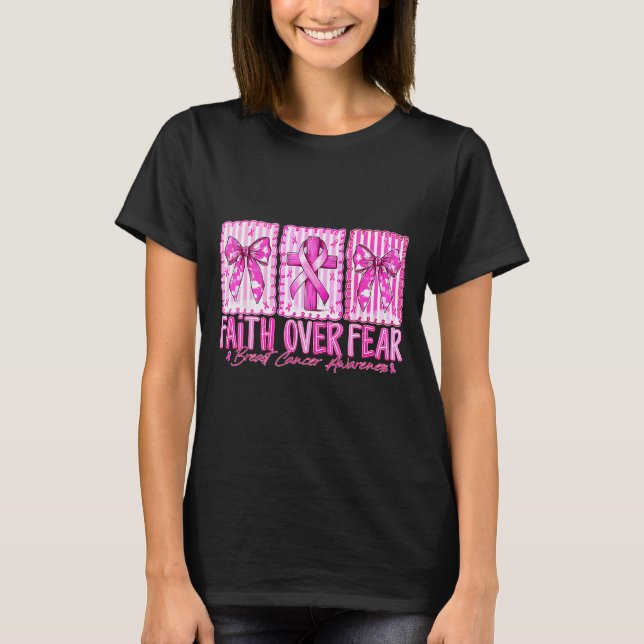 Camiseta Preppy Faith Over Fear Breast Cancer Bow Warrior C (Anverso)