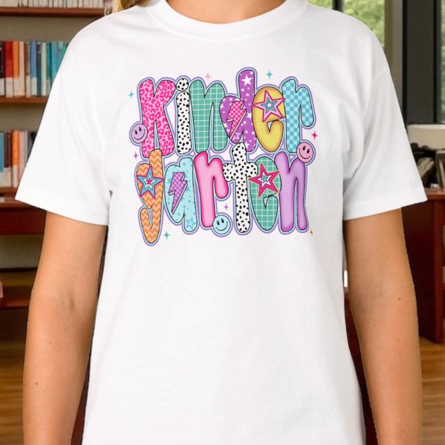 Camiseta Preppy Kindergarten First Day of School Coquette  (Subido por el creador)