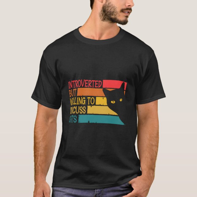 Camiseta Presentado, Pero Dispuesto A Discutir A Los Gatos  (Anverso)