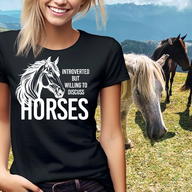 Camiseta Presentado pero dispuesto a discutir sobre los cab (Introverted but willing to discuss horses funny woman T-Shirt)