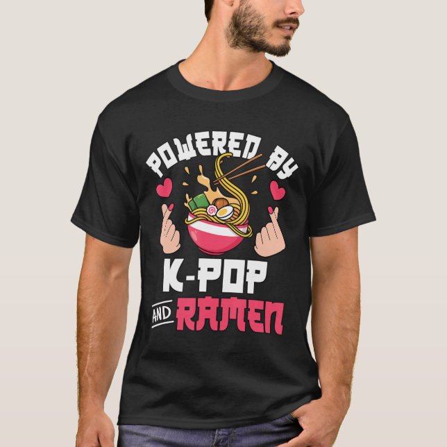 Camiseta Presentado Por K-Pop Y Ramen Cute Kpop Music Anime (Anverso)