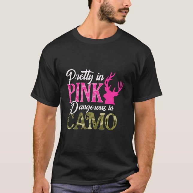 Camiseta Pretty In K Dangerous In Camo Hunter (Anverso)