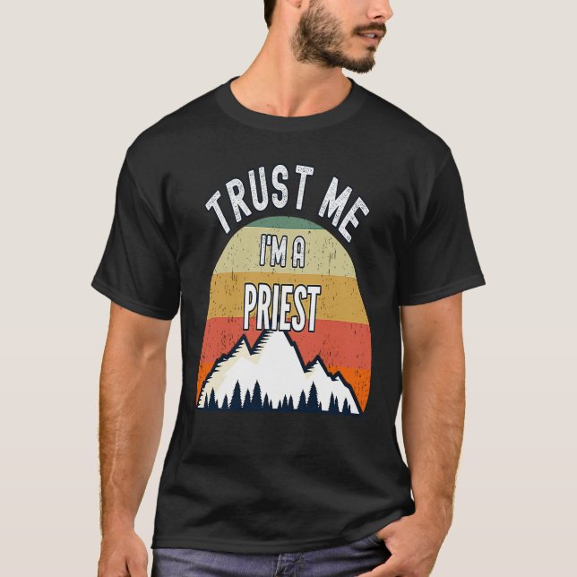 Camiseta Priest Trust Me soy un sacerdote (Anverso)