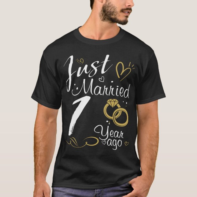 Camiseta Primer aniversario Boda. Hace sólo un año de matri (Anverso)