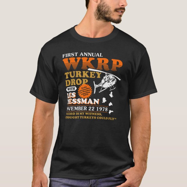 CAMISETA PRIMER DÍA ANUAL DE AGRADECIMIENTO DEL WKRP TURKEY (Anverso)
