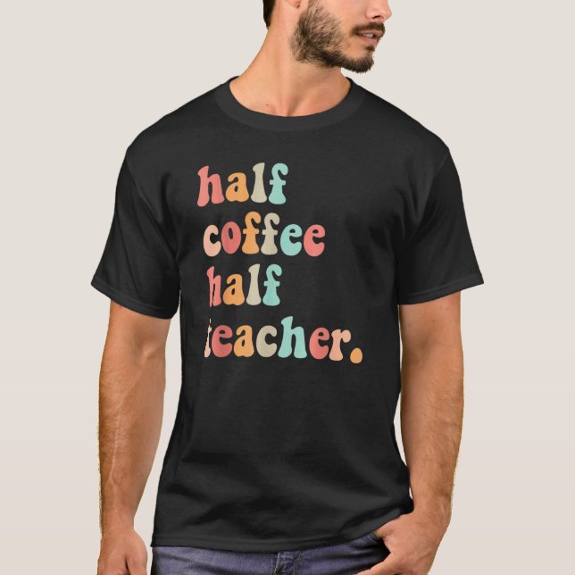 Camiseta Primer Día De Escuela Mitad Café Mitad Profesoras  (Anverso)