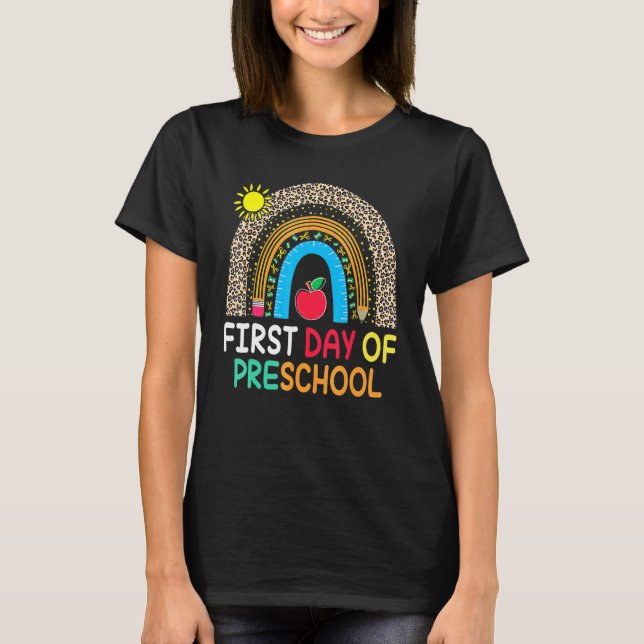 Camiseta Primer día del profesor de arcoiris de preescolar  (Anverso)
