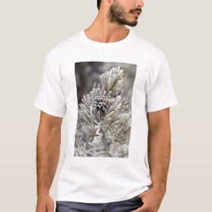 Camiseta Primer plano de cono de pino congelado, Yellowston