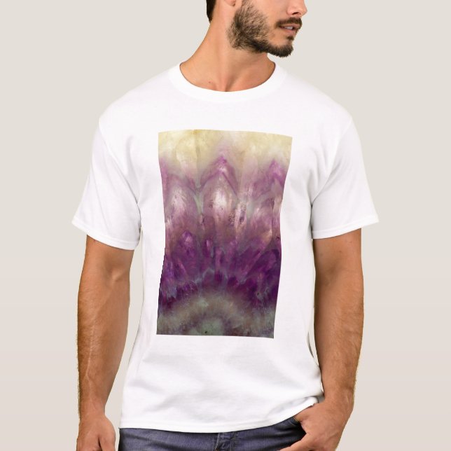 Camiseta Primer plano de una amatista morada (Anverso)