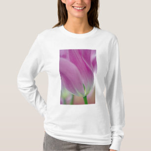 Camiseta Primer plano del envés de la flor de tulipán, 2