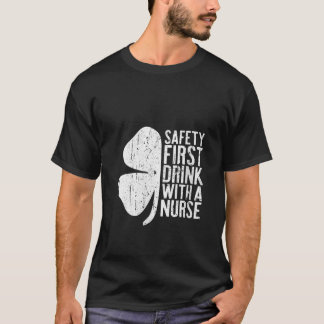 Camiseta Primera Bebida De Seguridad De Las Mujeres Con Una