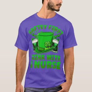 Camiseta Primera Bebida Segura Con Una Cerveza De Enfermerí