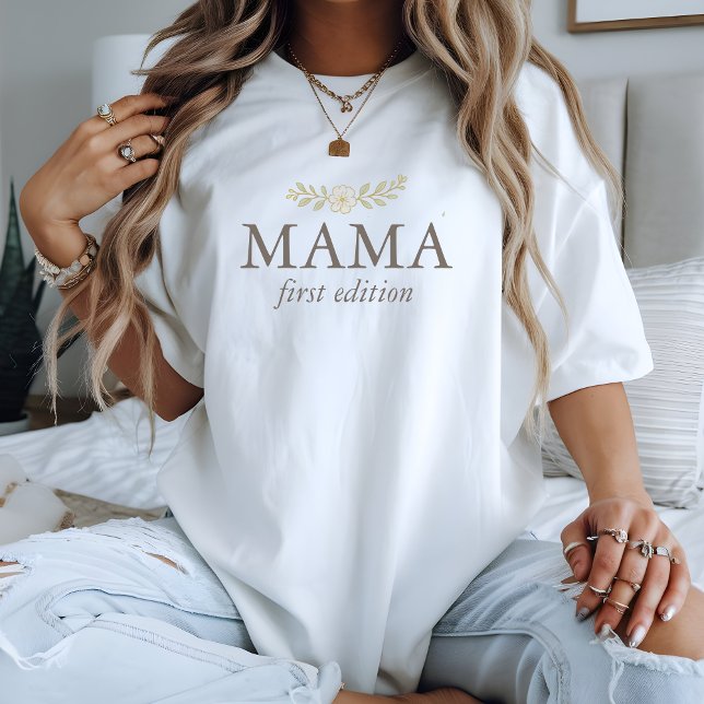 Camiseta Primera edición Mama Our Next Chapter Baby Shower (First Time Mom T-shirt, Storybook Themed Baby Shower, Our Next Chapter, A New Chapter Begins)