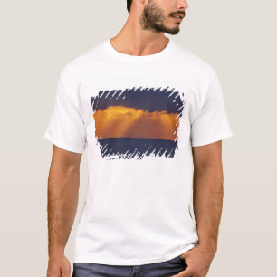 Camiseta Primera Luz sobre el Mar de Tasmania, Australia