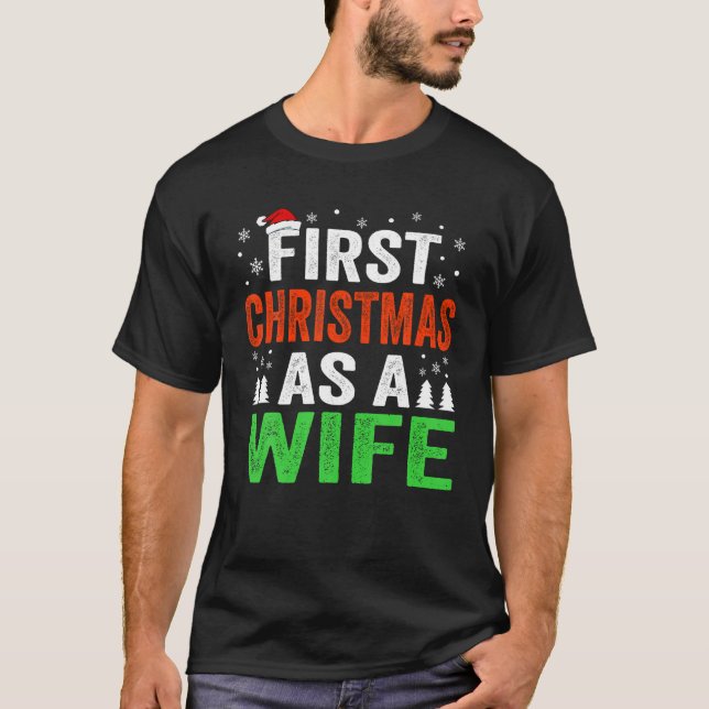Camiseta Primera Navidad Como Esposa Primera Navidades Casa (Anverso)