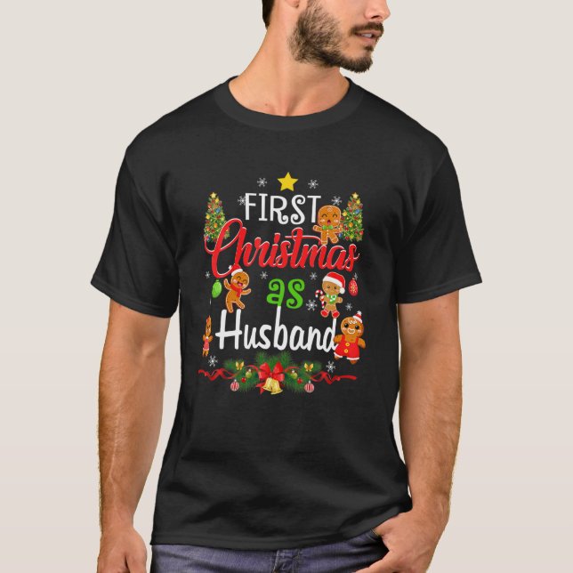 Camiseta Primera Navidad como familia de marido coincidiend (Anverso)