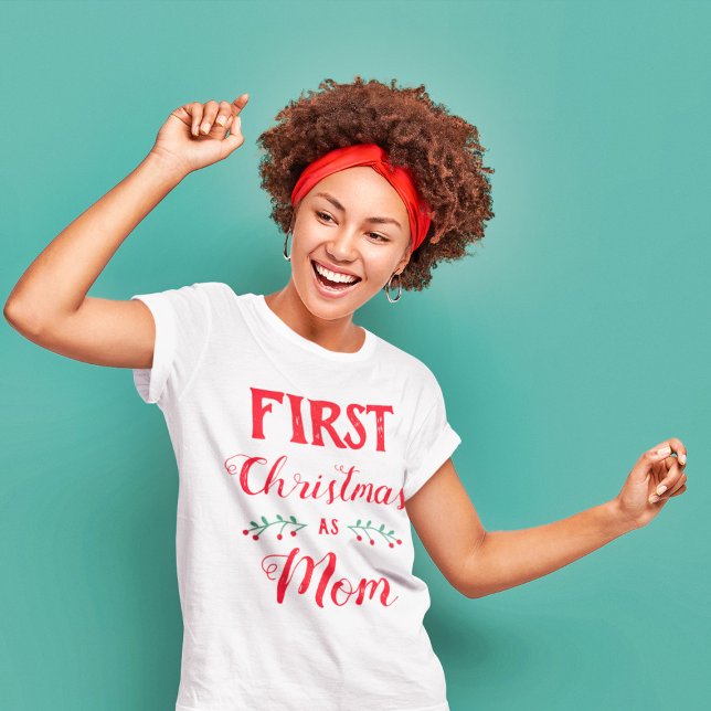 Camiseta Primera Navidad de la familia de mamá con texto ro (Subido por el creador)