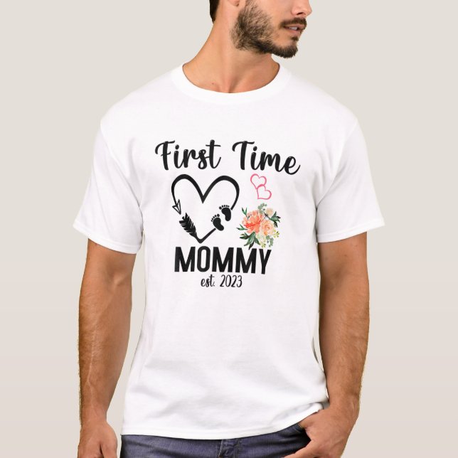 Camiseta Primera Vez Mamá Este. 2023 Promovido A Nueva Mamá (Anverso)