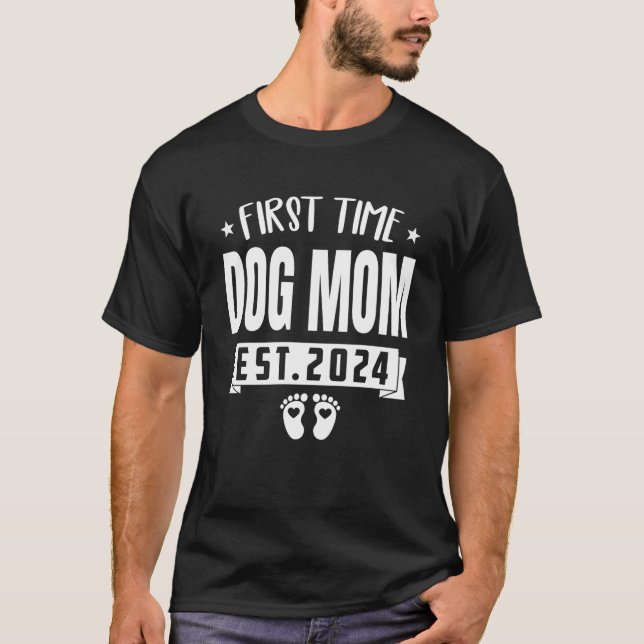 Camiseta Primera vez que DOG MOM Est 2024 Recién nacido Fam (Anverso)