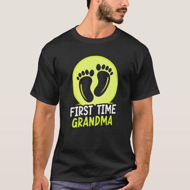 Camiseta Primera vez que la abuela embarazada linda embaraz (Anverso)