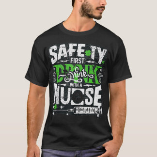Camiseta Primeras bebidas divertidas con enfermeras L