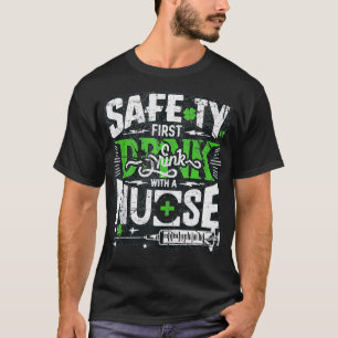 Camiseta Primeras bebidas divertidas con enfermeras L