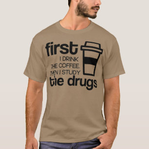 Camiseta Primero bebo el café y luego estudio los medicamen