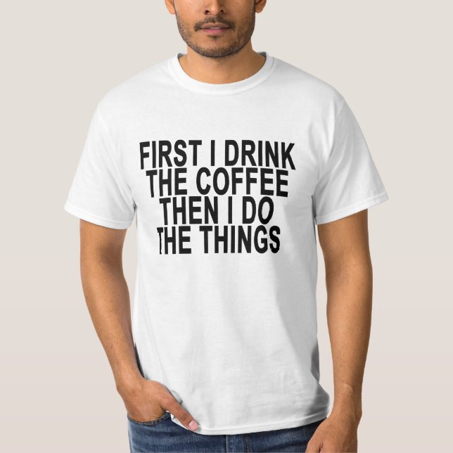 CAMISETA PRIMERO BEBO EL CAFÉ Y LUEGO HAGO LAS COSAS... (Anverso)