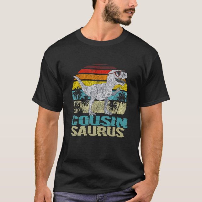 Camiseta Primo de Primo de Dinosaurio Saurus Fam (Anverso)