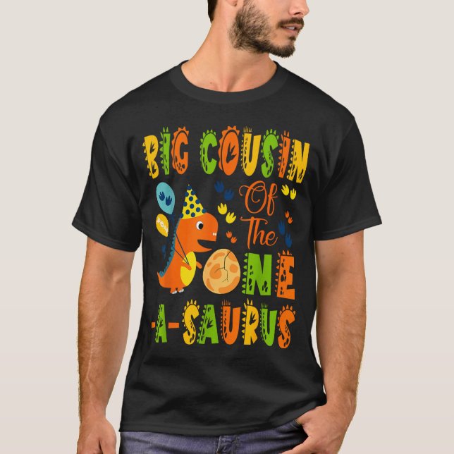Camiseta Primo mayor del one-a-saurus en su primer cumpleañ (Anverso)